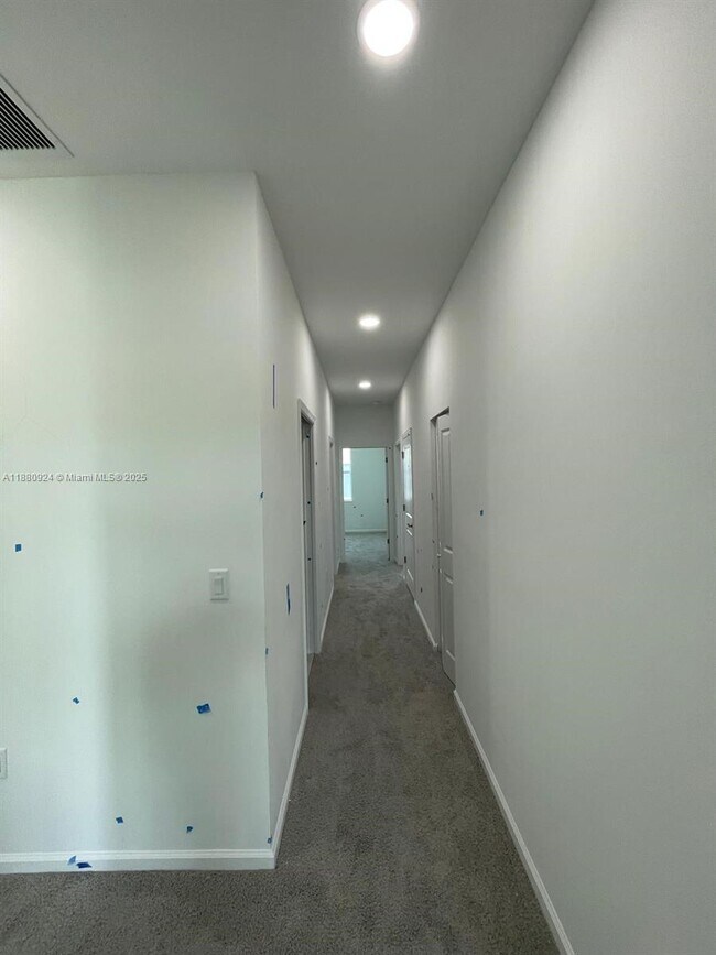 Building Photo - 4466 Longwood Lake Sq