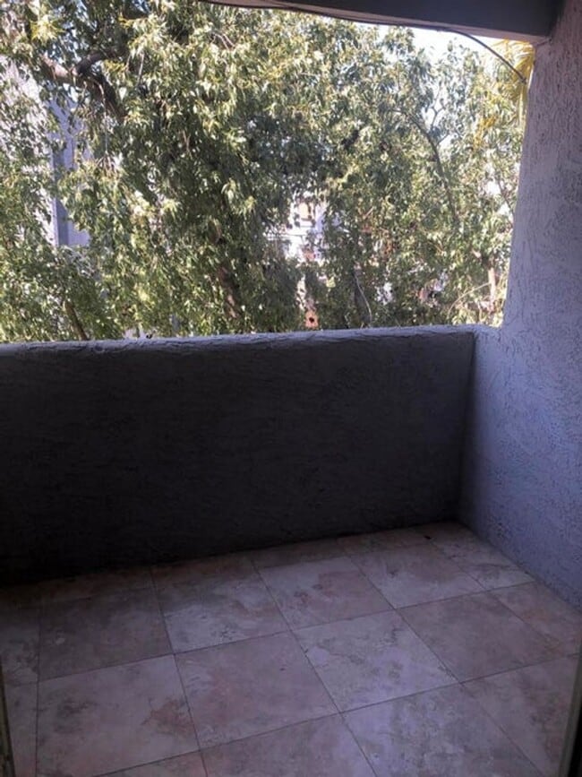 Building Photo - Welcome to your new cozy and spacious home!