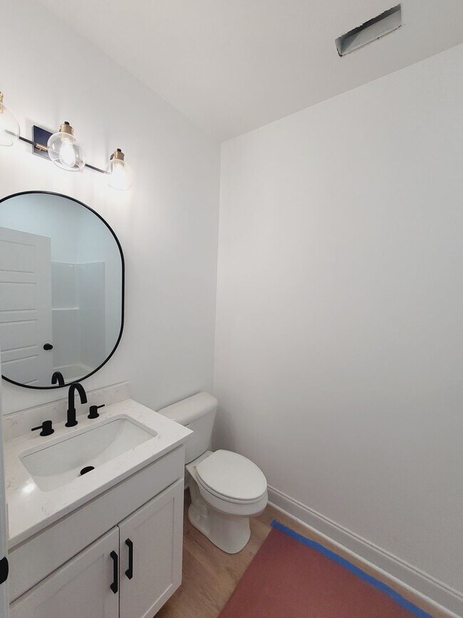 Building Photo - Beautiful new built three-bedroom, two-bat...
