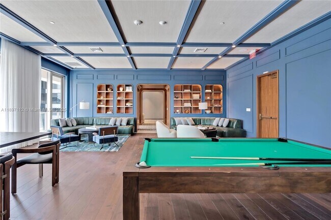 Building Photo - 2655 S Bayshore Dr