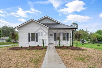 Building Photo - 2544 Bernhurst Dr