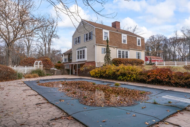 Building Photo - 23 Westview Dr