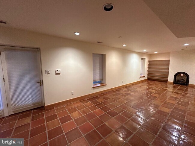 Building Photo - 5509 Thornbush Ct