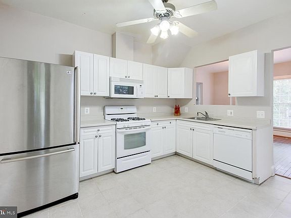 Building Photo - 1542 Chain Bridge Rd