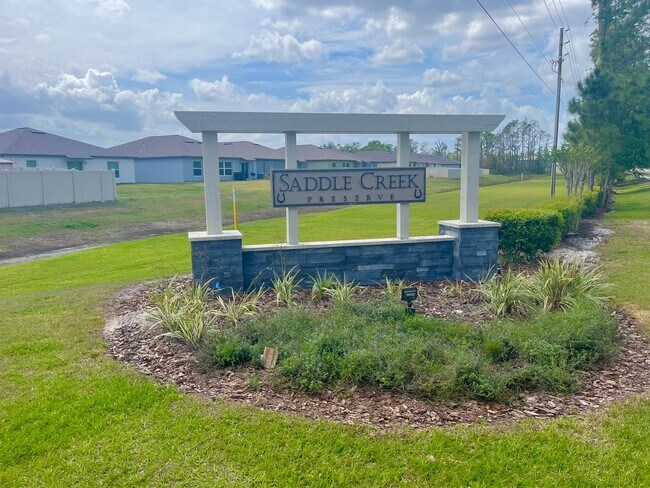 Building Photo - Sapcious 5-Bedroom Home In Quiet Lakeland ...