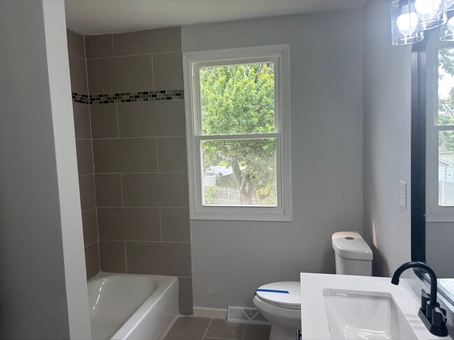 Building Photo - 4 Whitehaven Dr