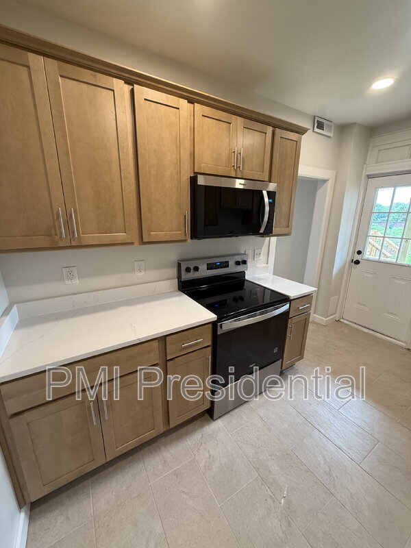 Building Photo - 1812 3rd Ave
