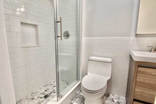 Building Photo - 61 Gates St