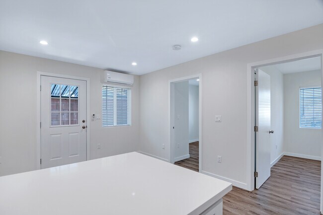 Building Photo - 20520 Mandell St