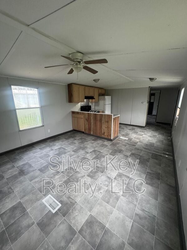 Building Photo - 270 Co Rd 213