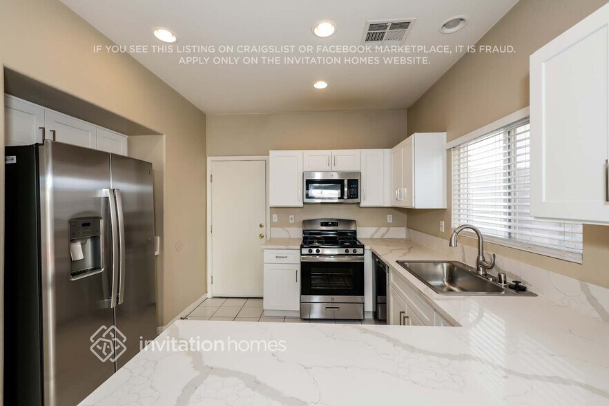 Building Photo - 8428 Opal Splendor Ave