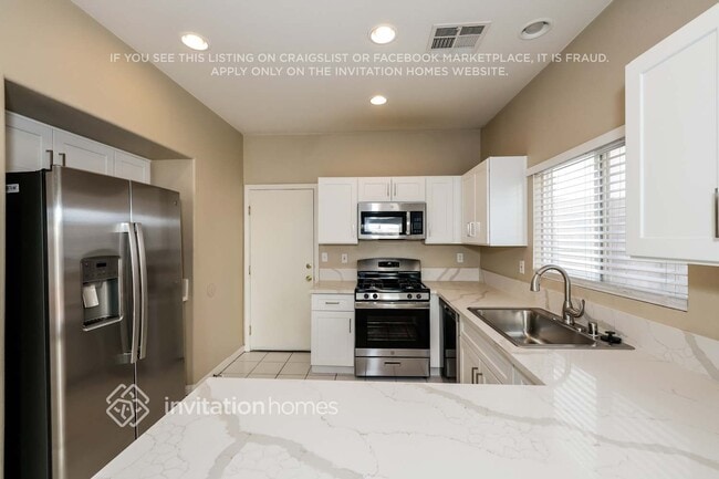 Building Photo - 8428 Opal Splendor Ave