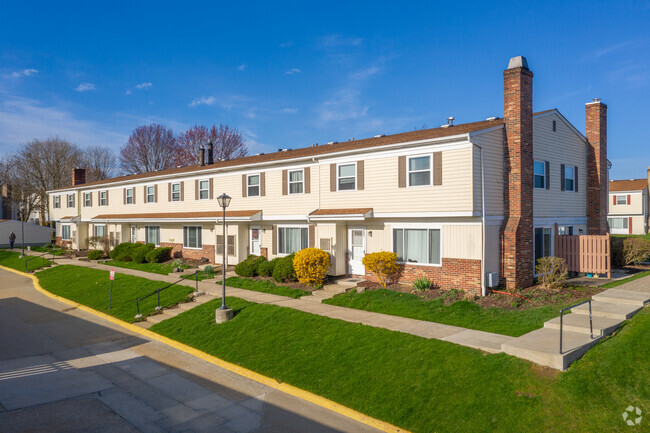 Building Photo - Huntington Hills Apartments