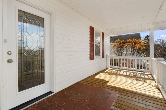 Building Photo - Modest East Asheville 3-Bedroom with Garage & Fenced-In Backyard