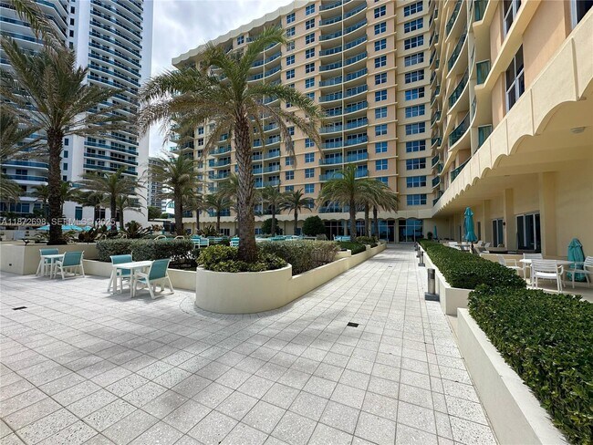 Building Photo - 2501 S Ocean Dr