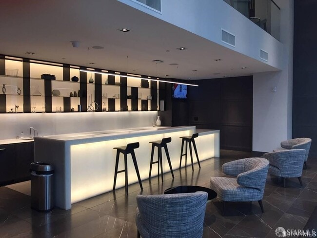 Building Photo - 318 Main St