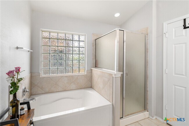 Building Photo - 5634 Stonehaven Dr