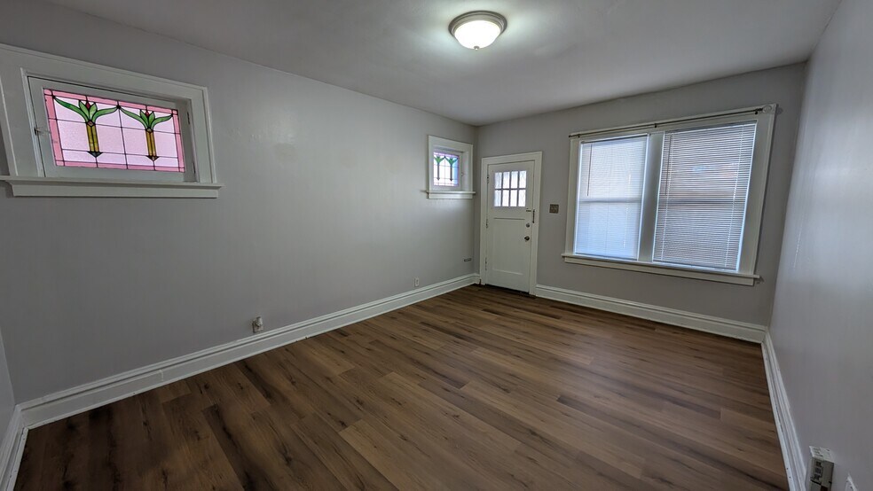 Building Photo - 5042 Mardel Ave