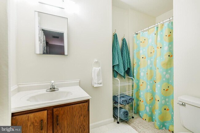 Building Photo - 841 Rodman Ave