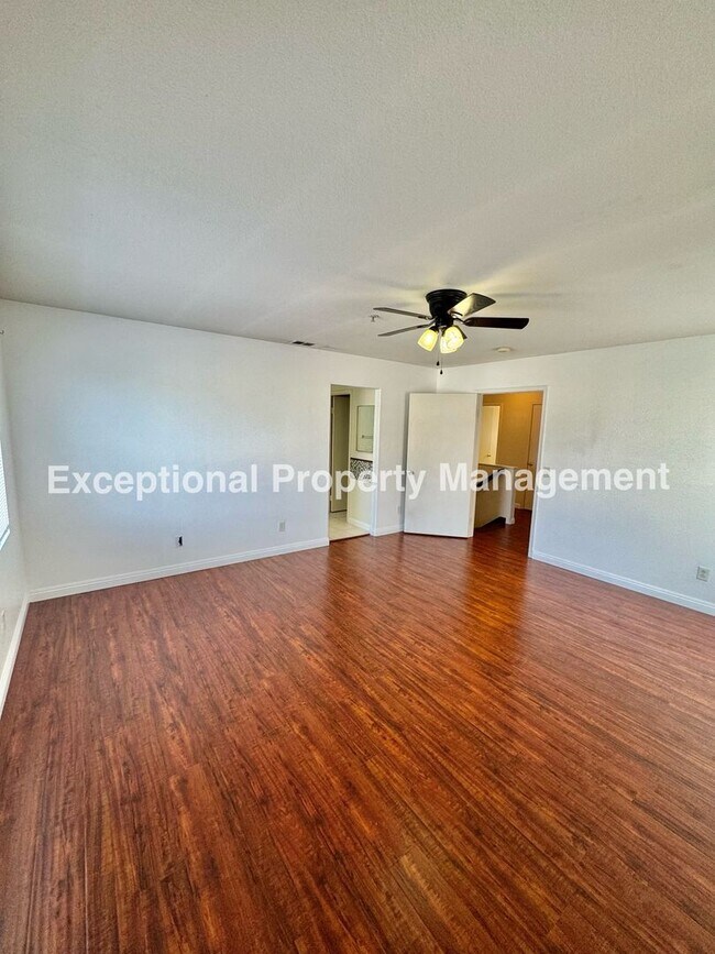 Building Photo - Beautiful Golf Course Home