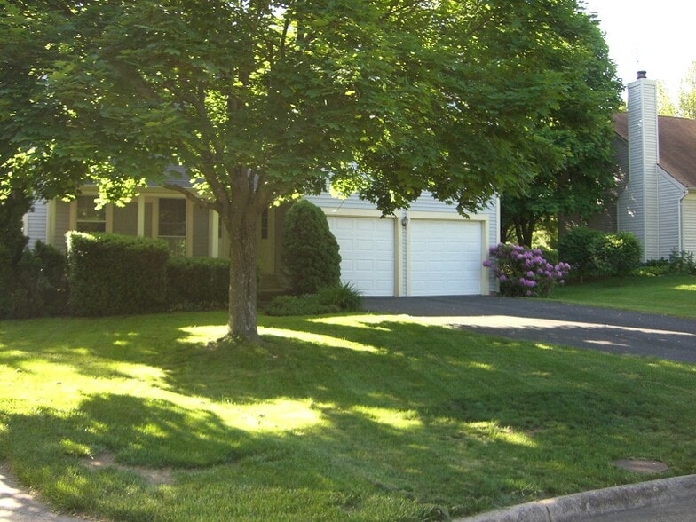 Front yard - 13505 Leith Ct