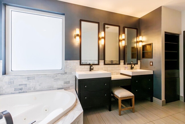 Building Photo - 4080 Lansing Ave