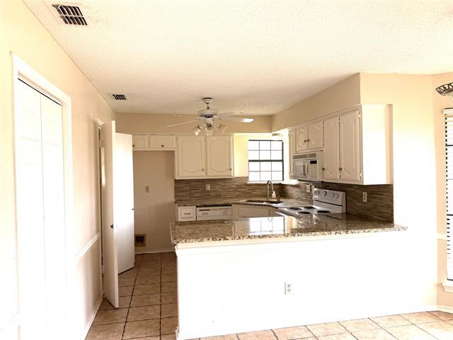 Building Photo - 3424 Tina St