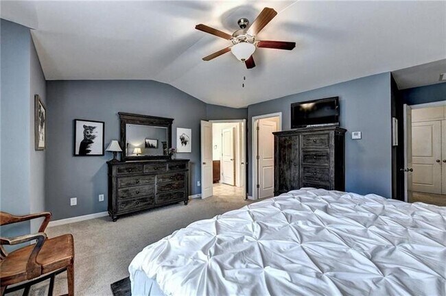 Building Photo - 5880 Vinyard Ln