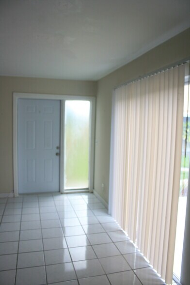 Building Photo - 3364 Alouette Cir