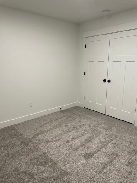 Building Photo - 723 Desert Willow Dr