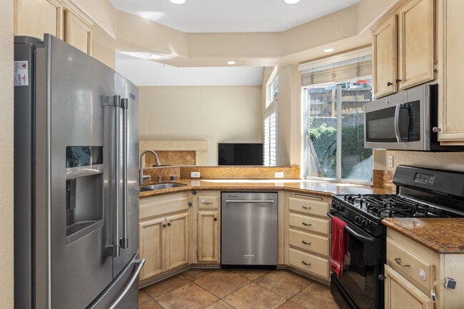 Building Photo - 16140 Av. Venusto