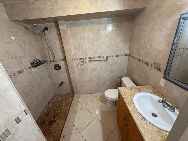 Primary Photo - 1325 W 68th St