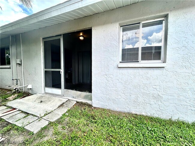Building Photo - 202 SE 24th Ave