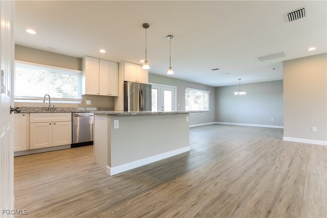 Building Photo - 5292 Trekell St
