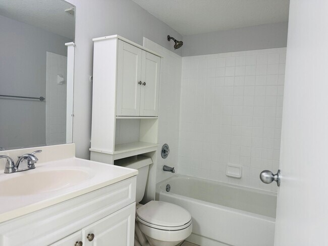 Building Photo - 6323 La Costa Dr