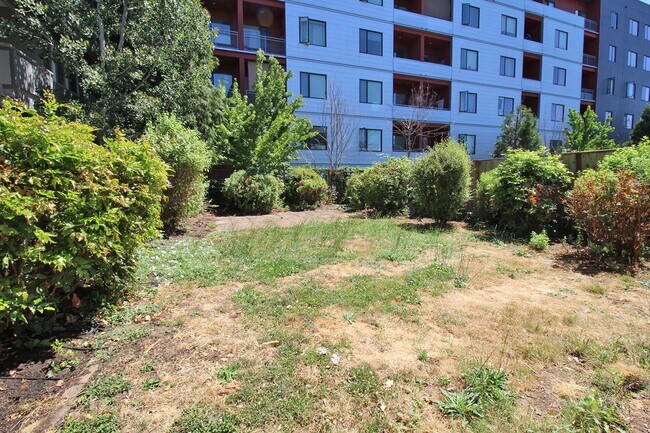 Building Photo - 4030-4030 NE Garfield Ave.