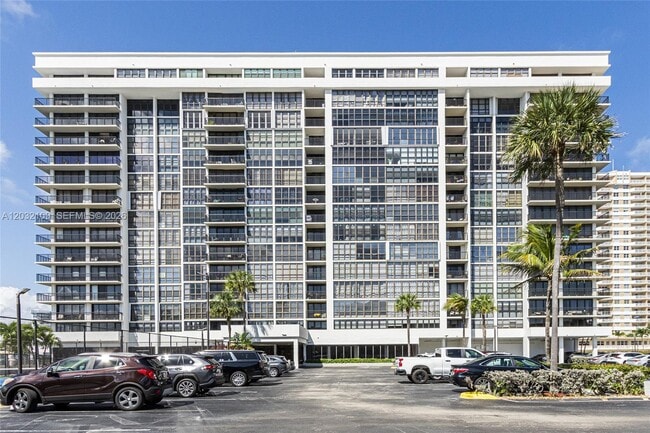 Building Photo - 2017 S Ocean Dr
