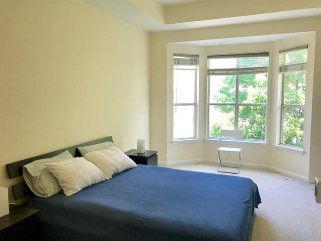 Building Photo - 375 North Highland Avenue Northeast