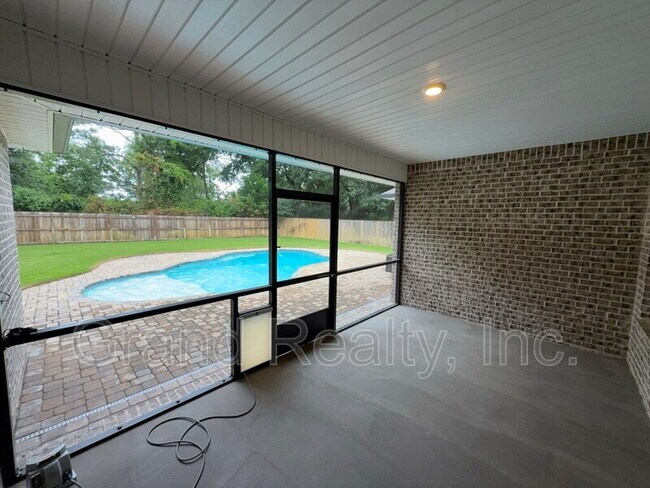 Building Photo - 5963 Cherry Hill Cir