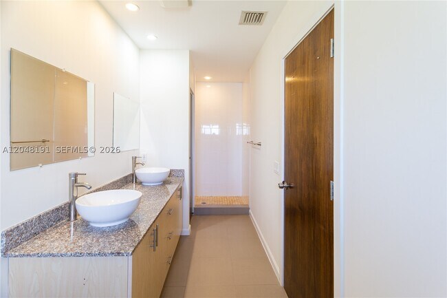 Building Photo - 2782 SW 33rd Ave