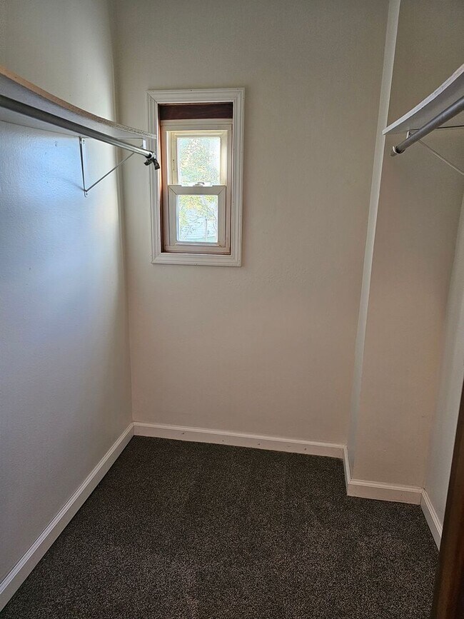 Building Photo - 521-523 Canal St