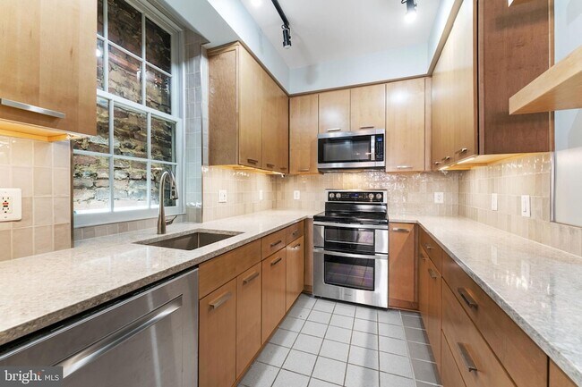 Building Photo - 28 E Patrick St