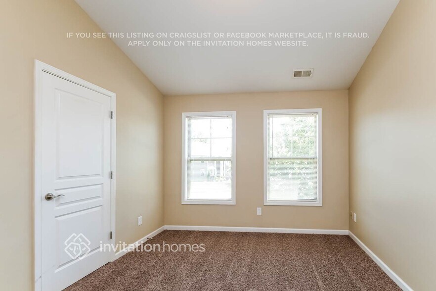 Building Photo - 505 Lakeside View