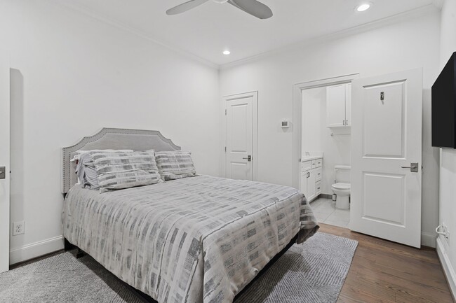 Building Photo - 2174 Briarglen Dr