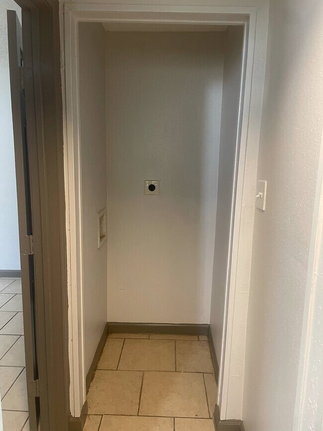 Building Photo - 3028 Avenue M Ave