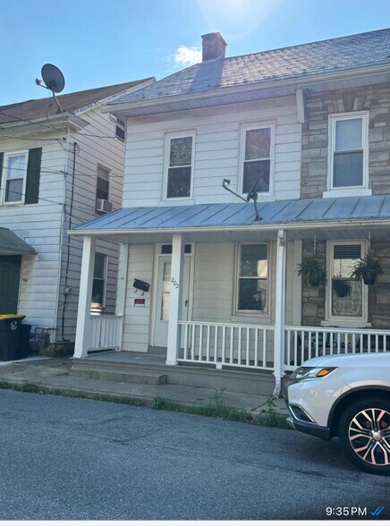 Primary Photo - 202 N Elm St