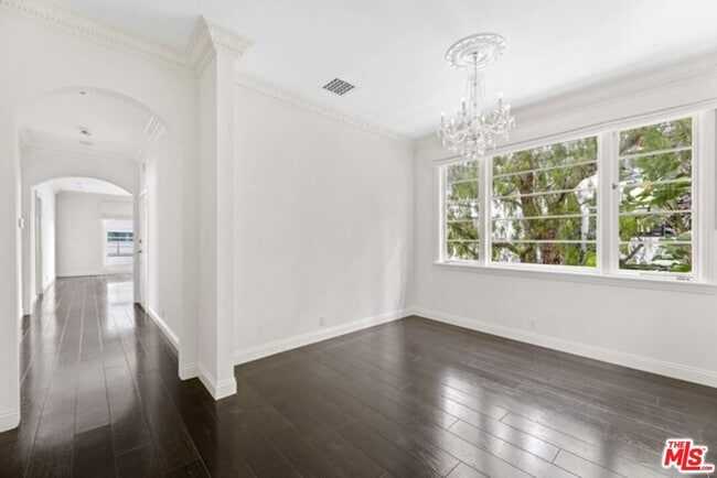 Building Photo - 9233 Doheny Rd