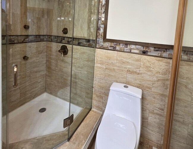 Building Photo - 911 80th St