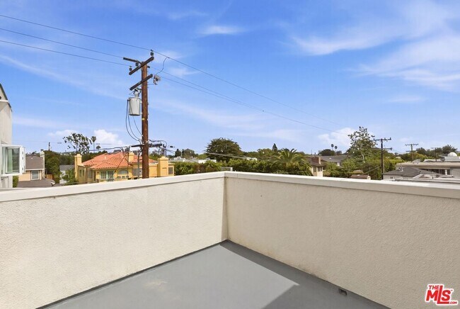 Building Photo - 811 21st St