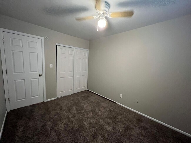 Building Photo - 3 Bedroom Condo in Cinnimon Courtyards